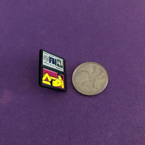 X-Files Mulder Simpson wallet gag pin #simpsons #xfiles - Picture 2 of 3